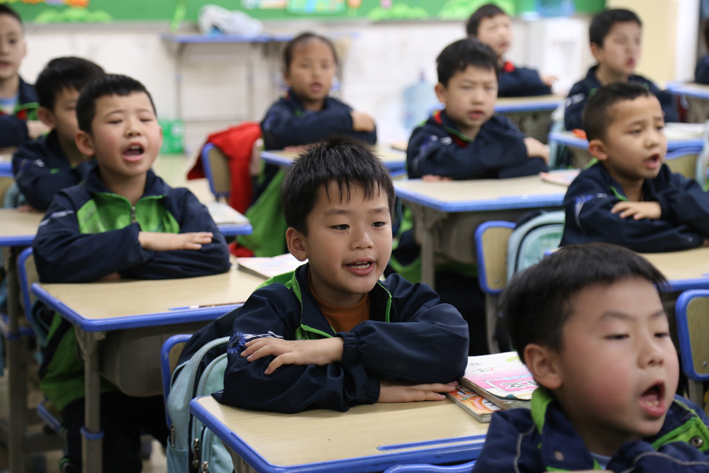 诵经典诗文 润七彩童年——华岳小学2025年春季整班背诵活动