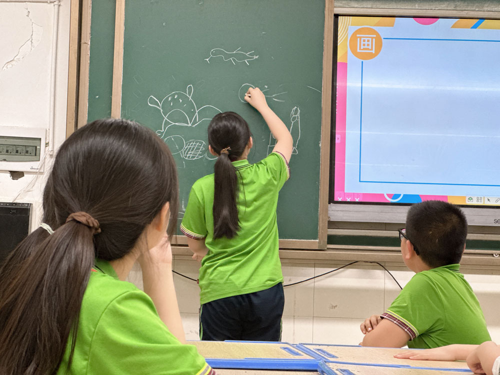 缤纷校园 “音” 你而“美”——2025年上学期华岳小学综合科特色晚自习活动