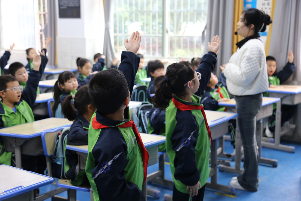 诵经典诗文 润七彩童年——华岳小学2025年春季整班背诵活动