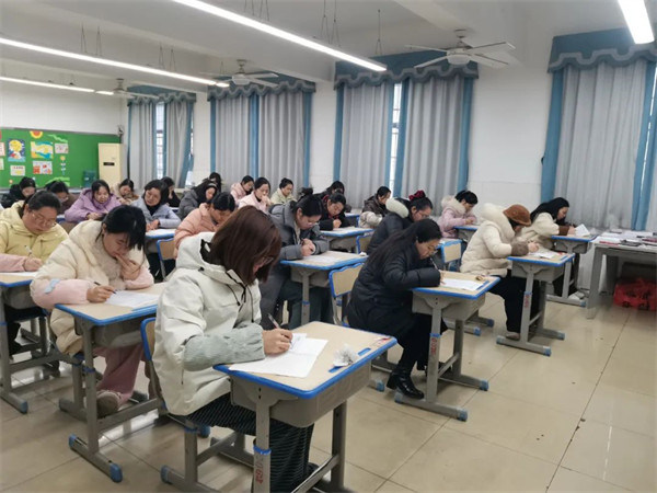翰墨凝香 两笔神韵——华岳小学2025年春季教师两笔字评比